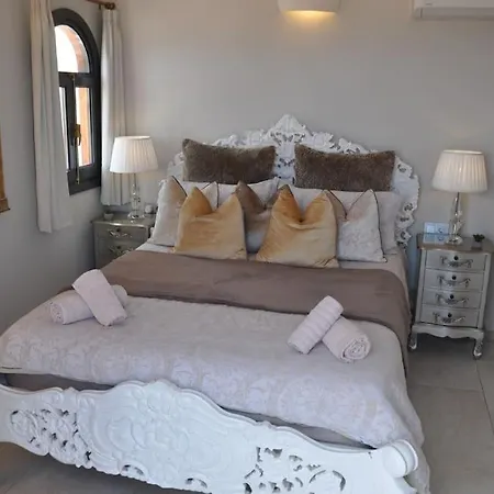 With Private Pool And Amazing Mountain And Sea Views No Young Groups Allowed Maison d'hôtes