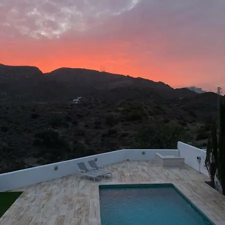 With Private Pool And Amazing Mountain And Sea Views No Young Groups Allowed Maison d'hôtes *